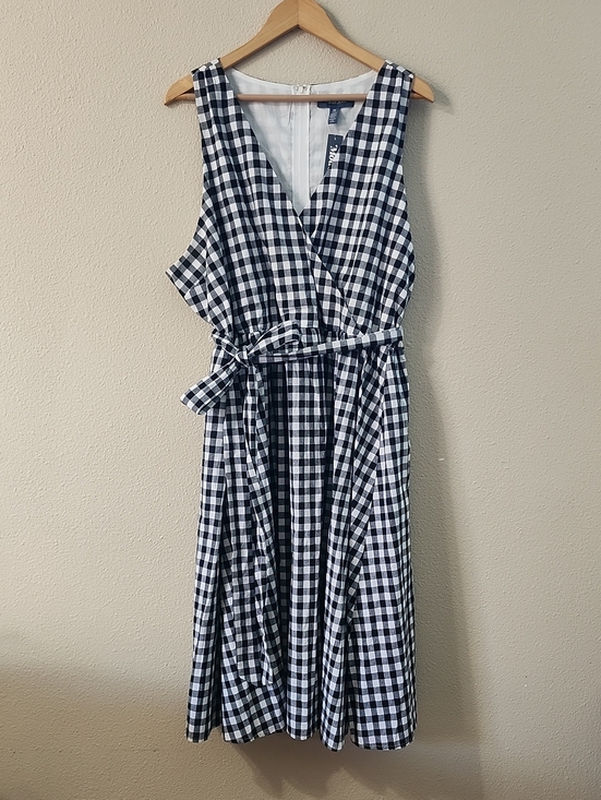 Modcloth Dresses & Skirts - Modcloth Black & White Gingham Wrap Midi Dress